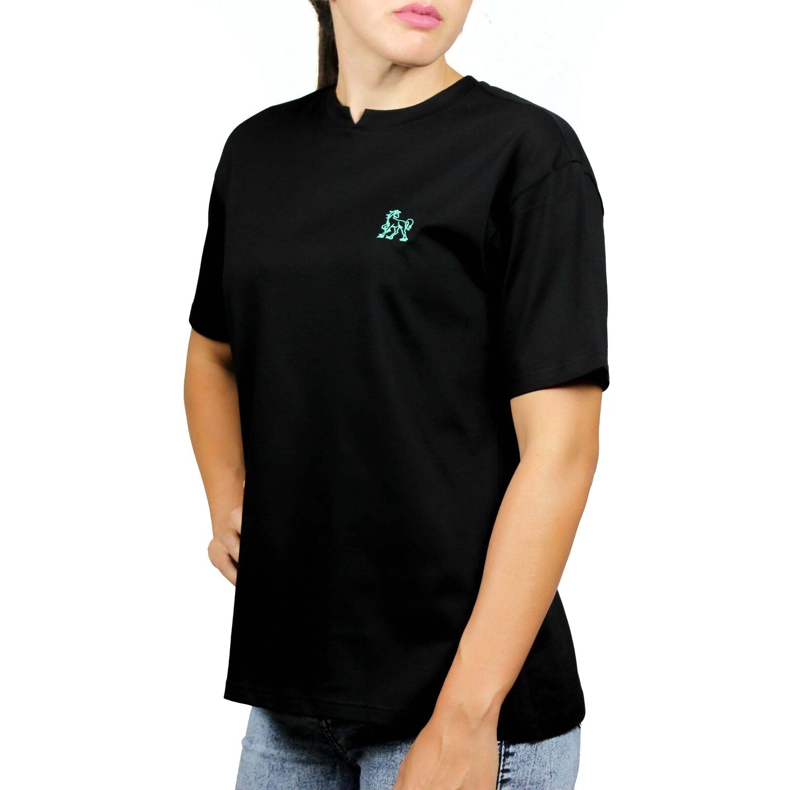 T-shirt nera con logo ricamato lato cuore 2