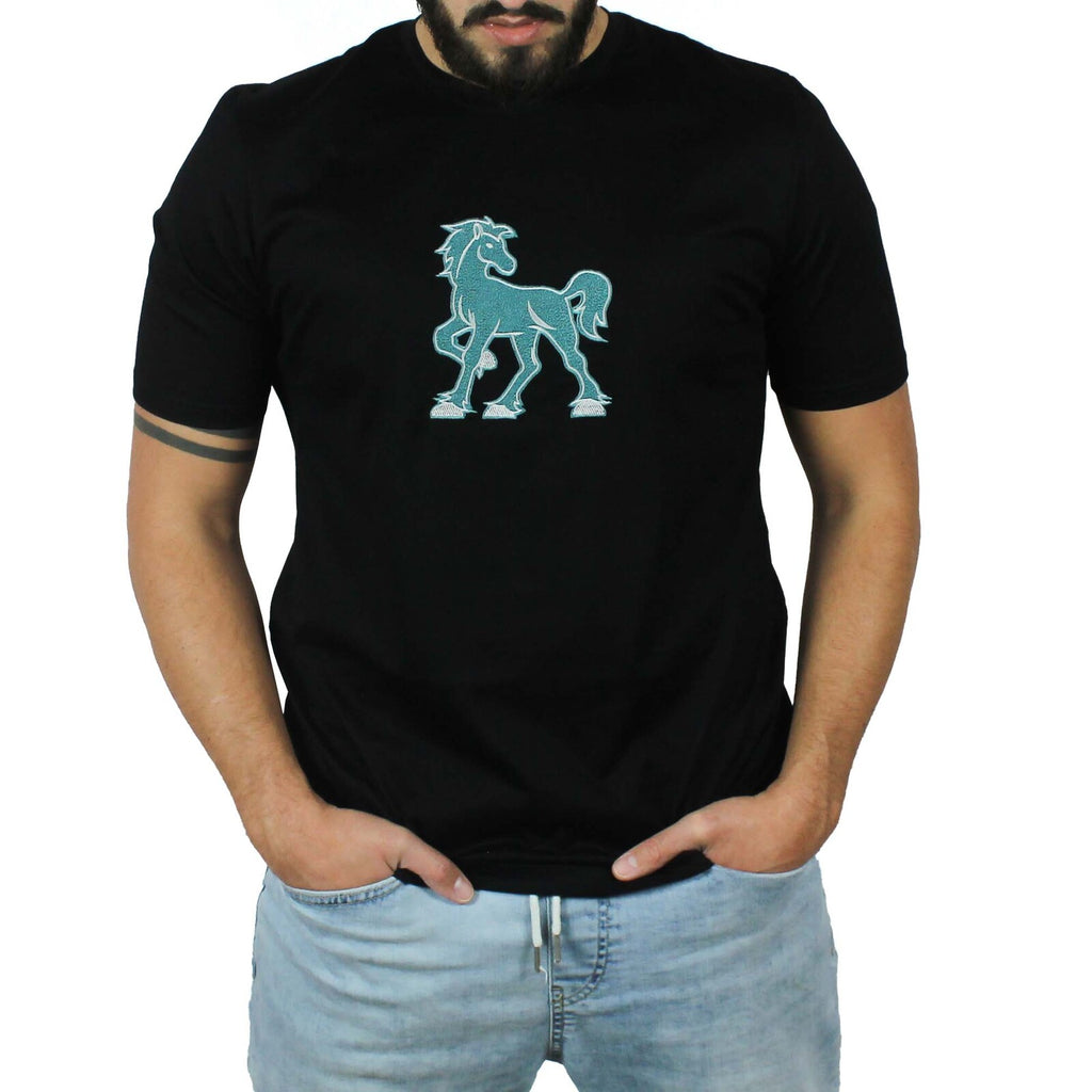 T-shirt nera con ricamo Vinto 3