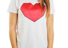 T-shirt donna bianca con cuore rosso